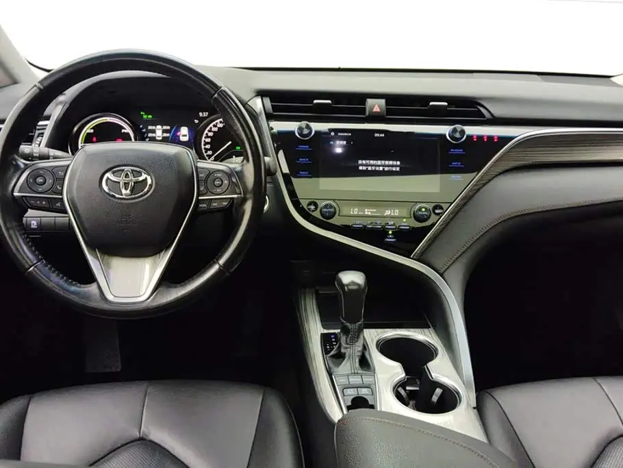 Toyota Camry 2019 — Фото 12/16