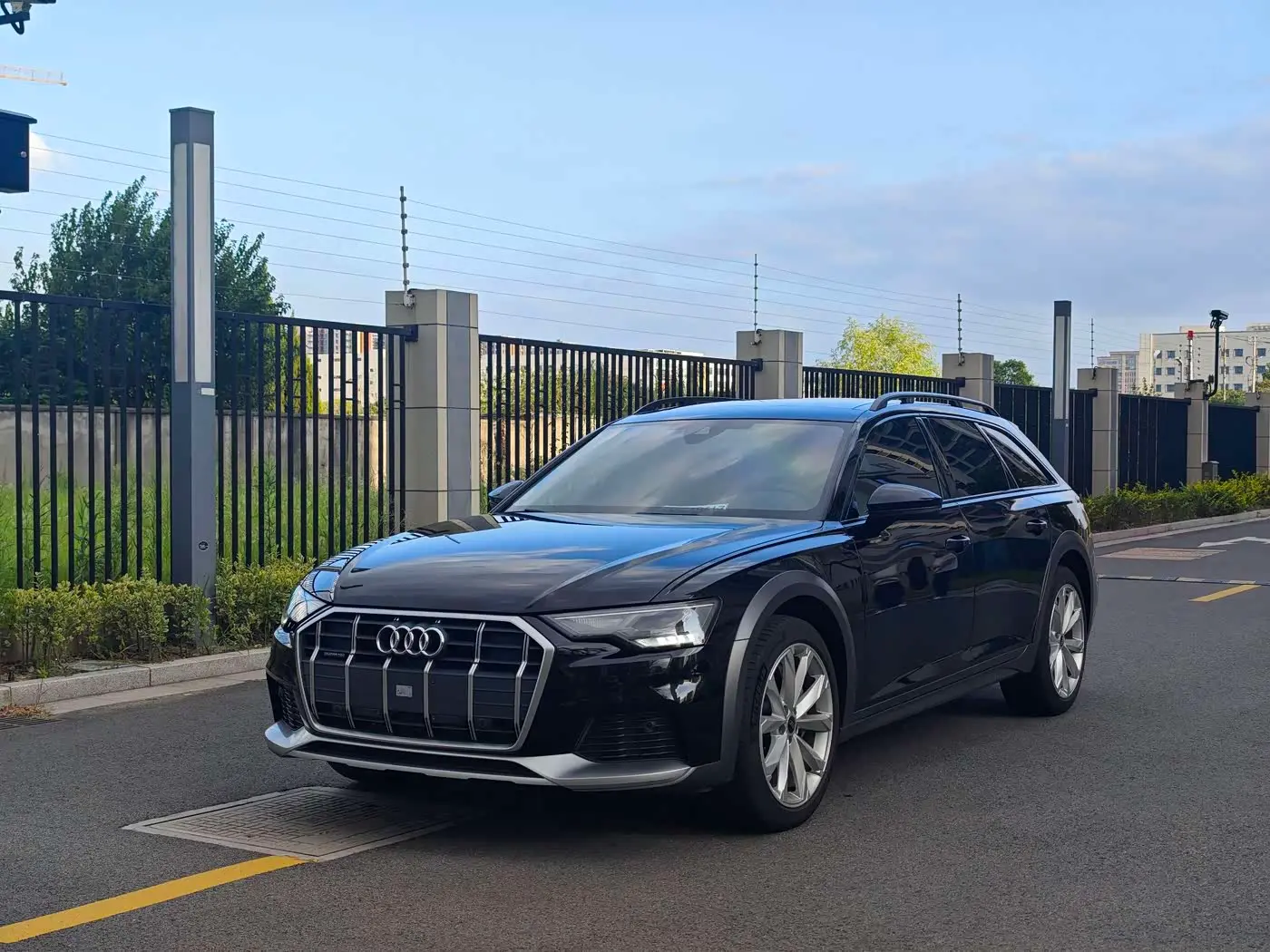 Audi A6 2023 — Фото 1/17