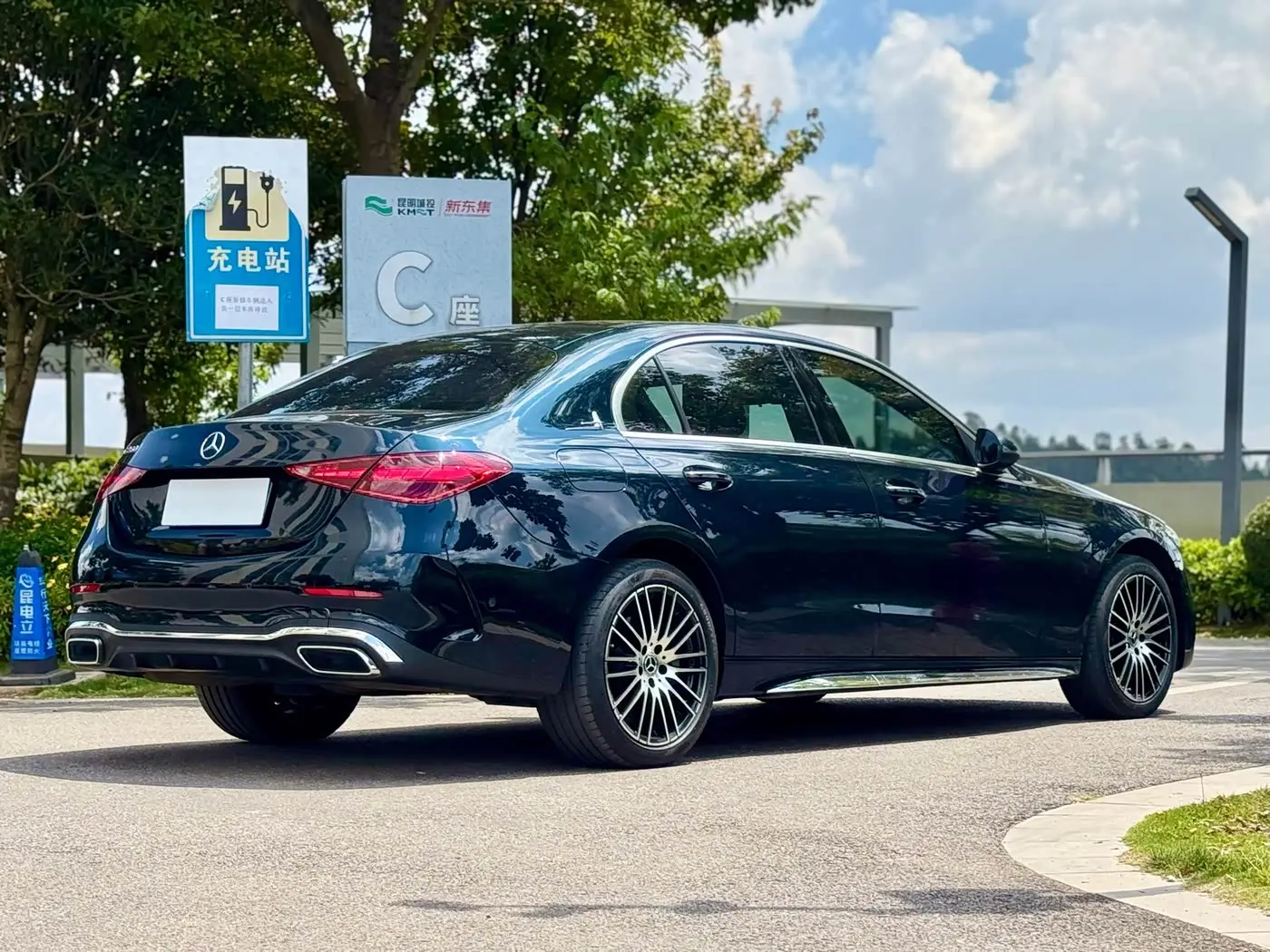 Mercedes-Benz C-Class 2024 — Photo 9/20