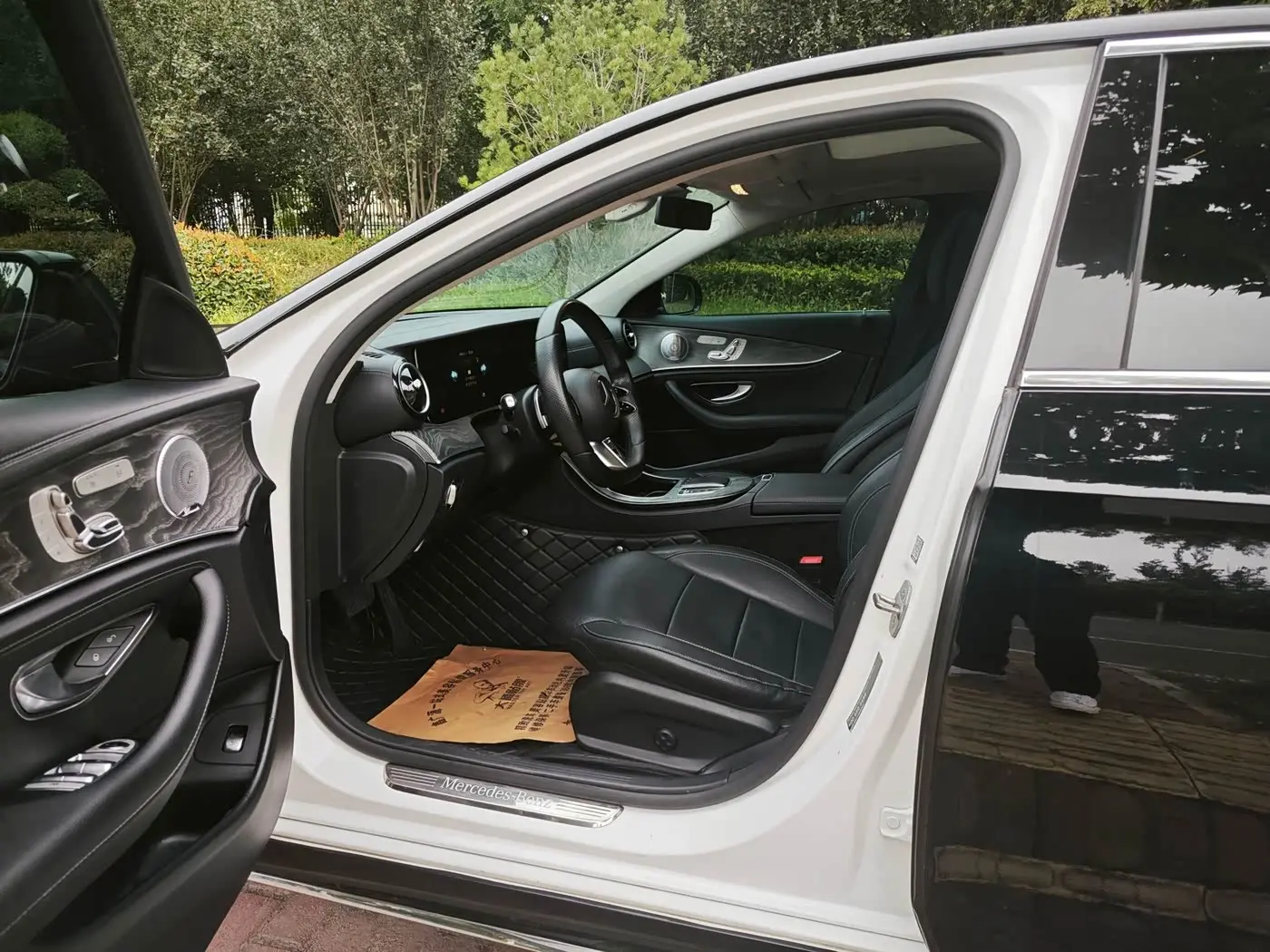 Mercedes-Benz E-Class 2021 — Photo 8/17