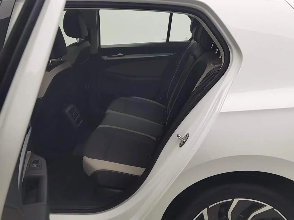 Volkswagen Golf 2025 — Şəkil 15/20