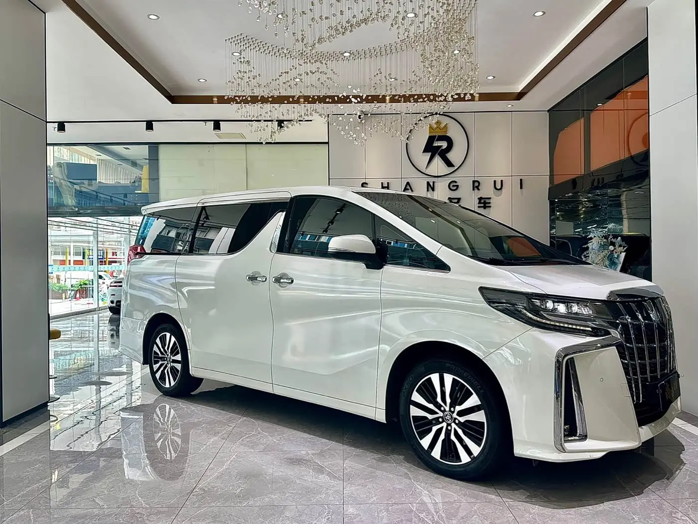 Toyota Alphard 2018 — Photo 3/13