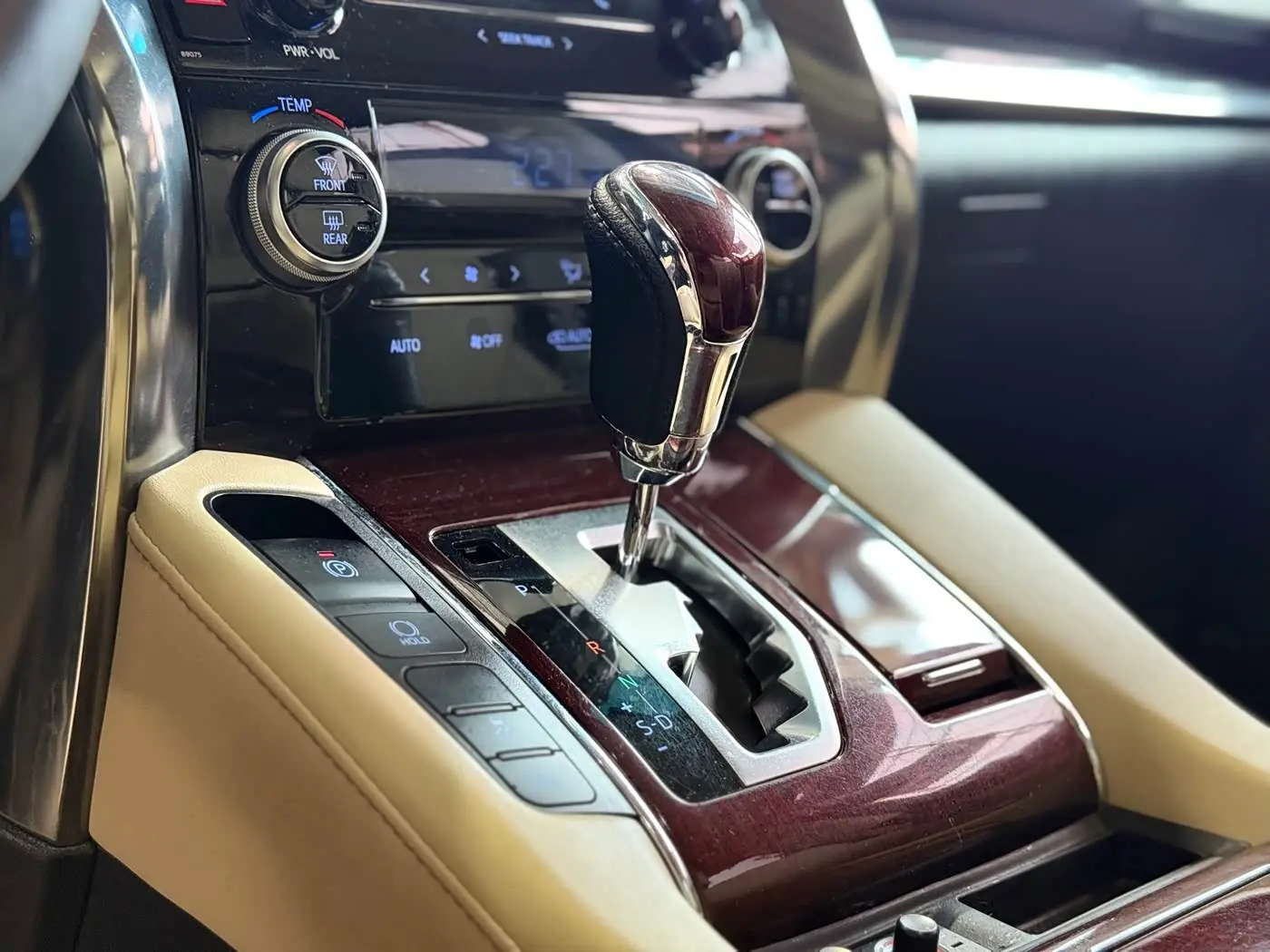 Toyota Alphard 2018 — Фото 7/20