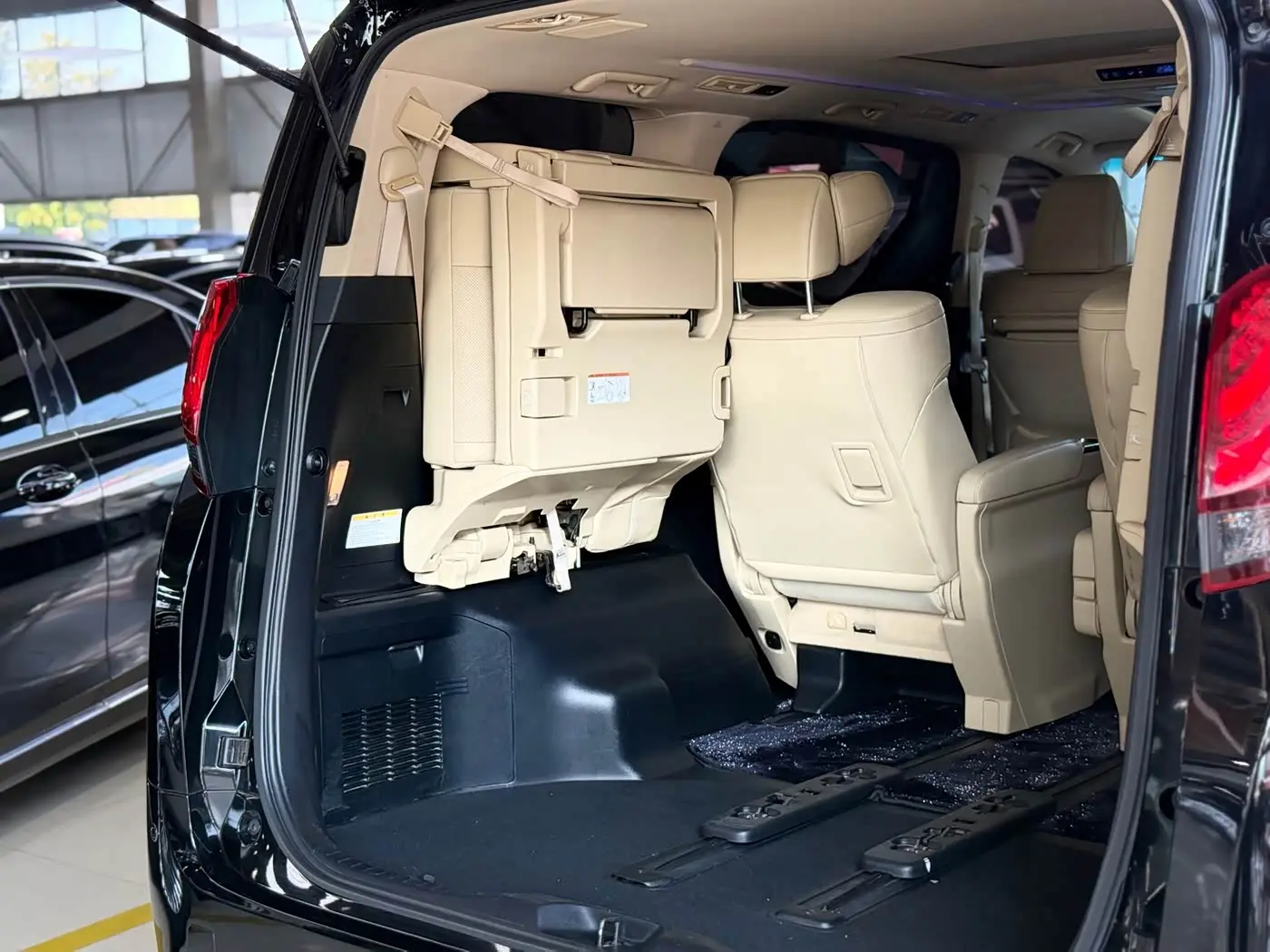 Toyota Alphard 2018 — Фото 17/20