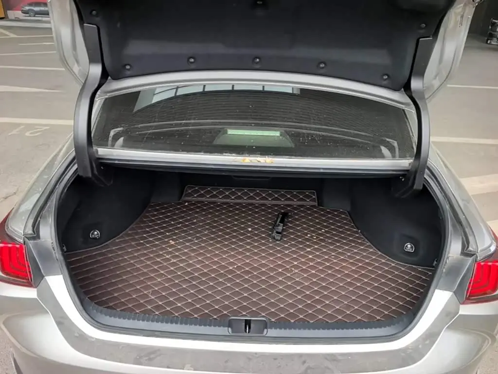 Lexus ES 2021 — Photo 19/20