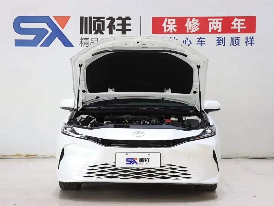 Toyota Camry 2025 — Фото 18/20