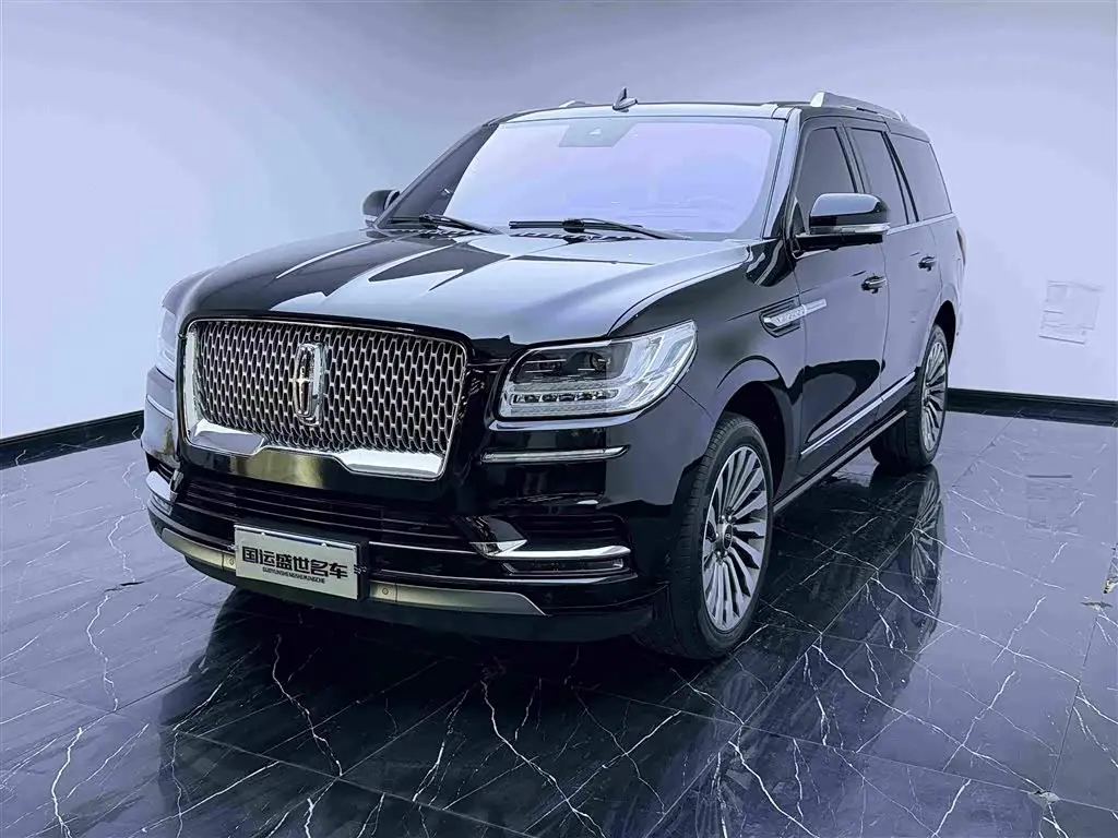 Lincoln Navigator 2020 — Photo 1/20