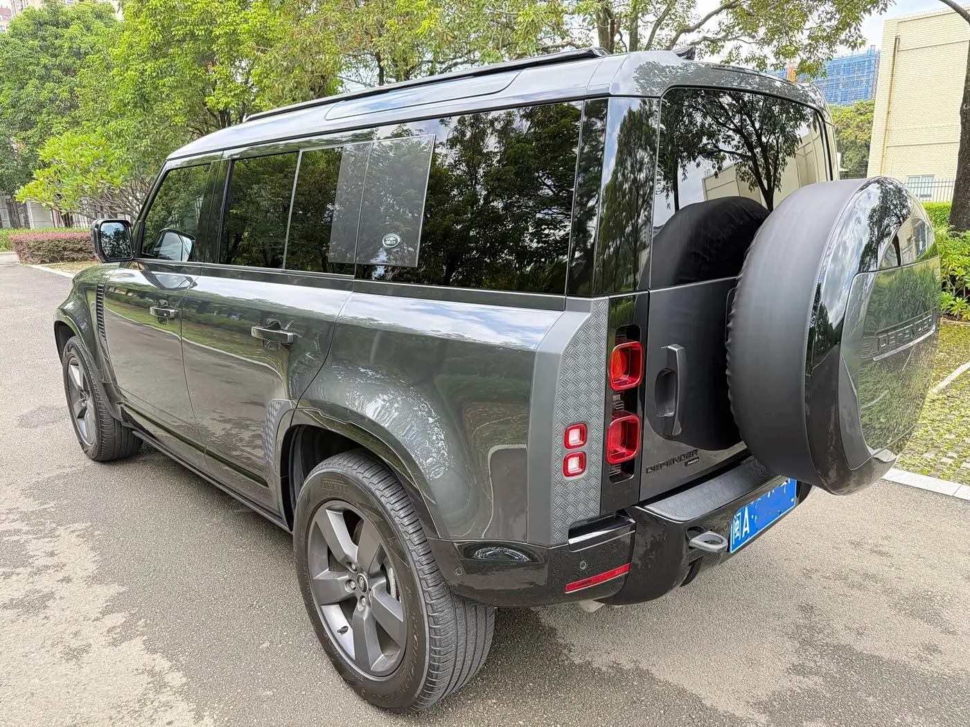 Land Rover Defender 2023 — Photo 4/18