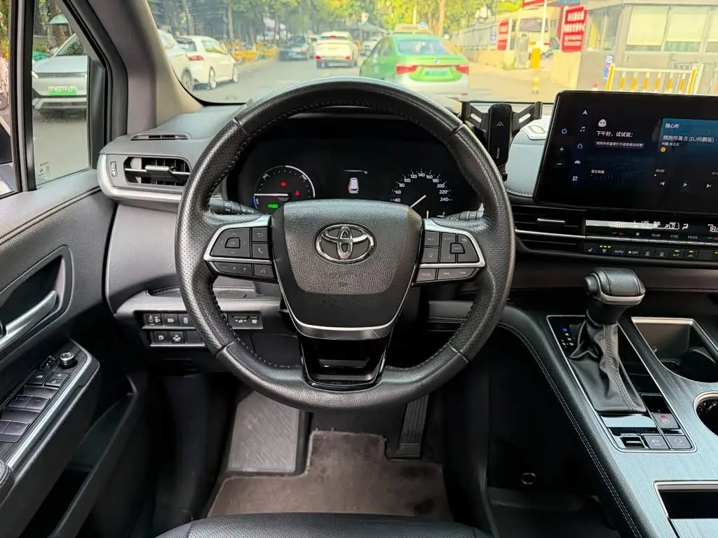 Toyota Sienna 2022 — Photo 14/14