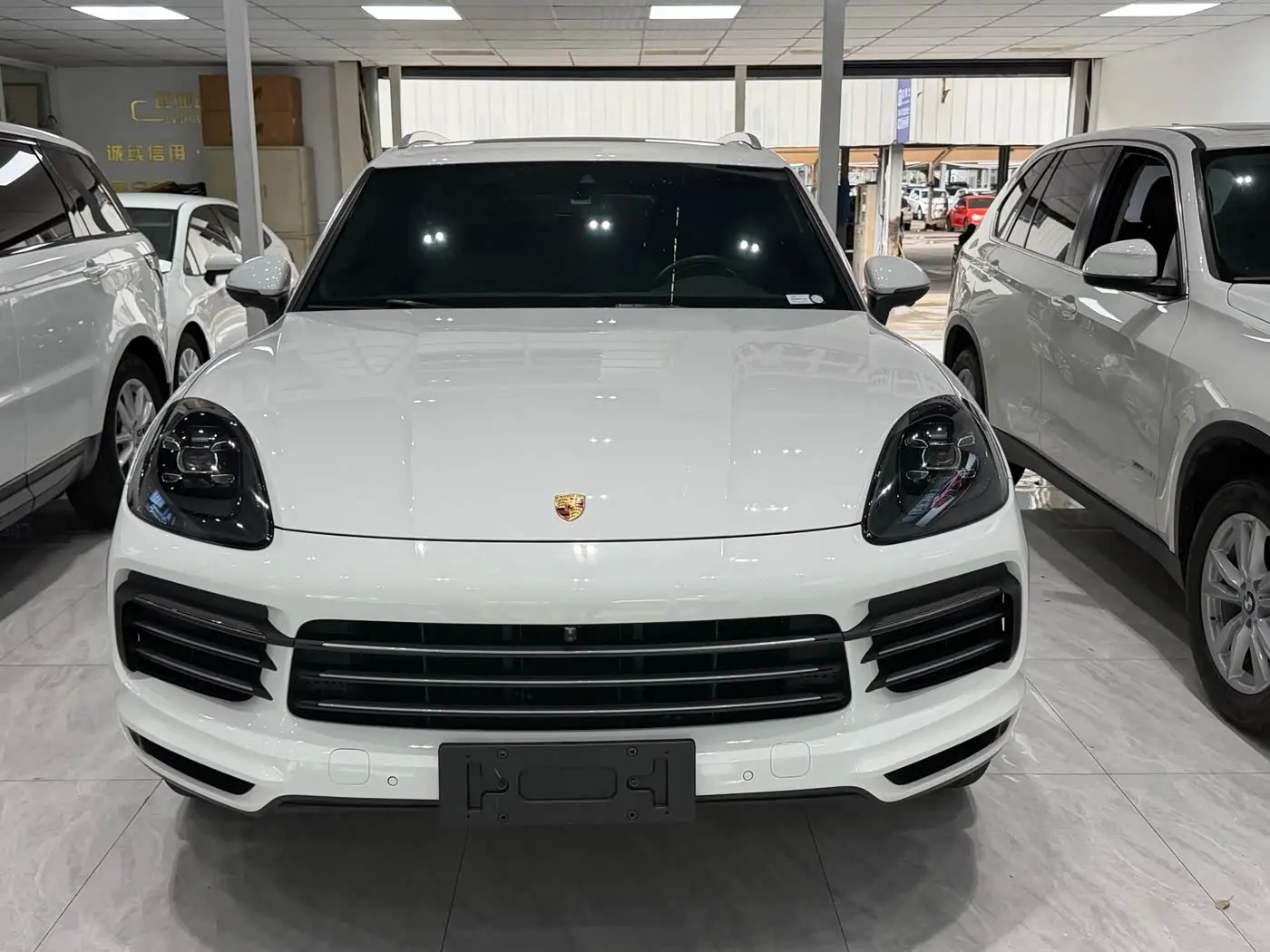 Porsche Cayenne 2018 — Photo 2/17