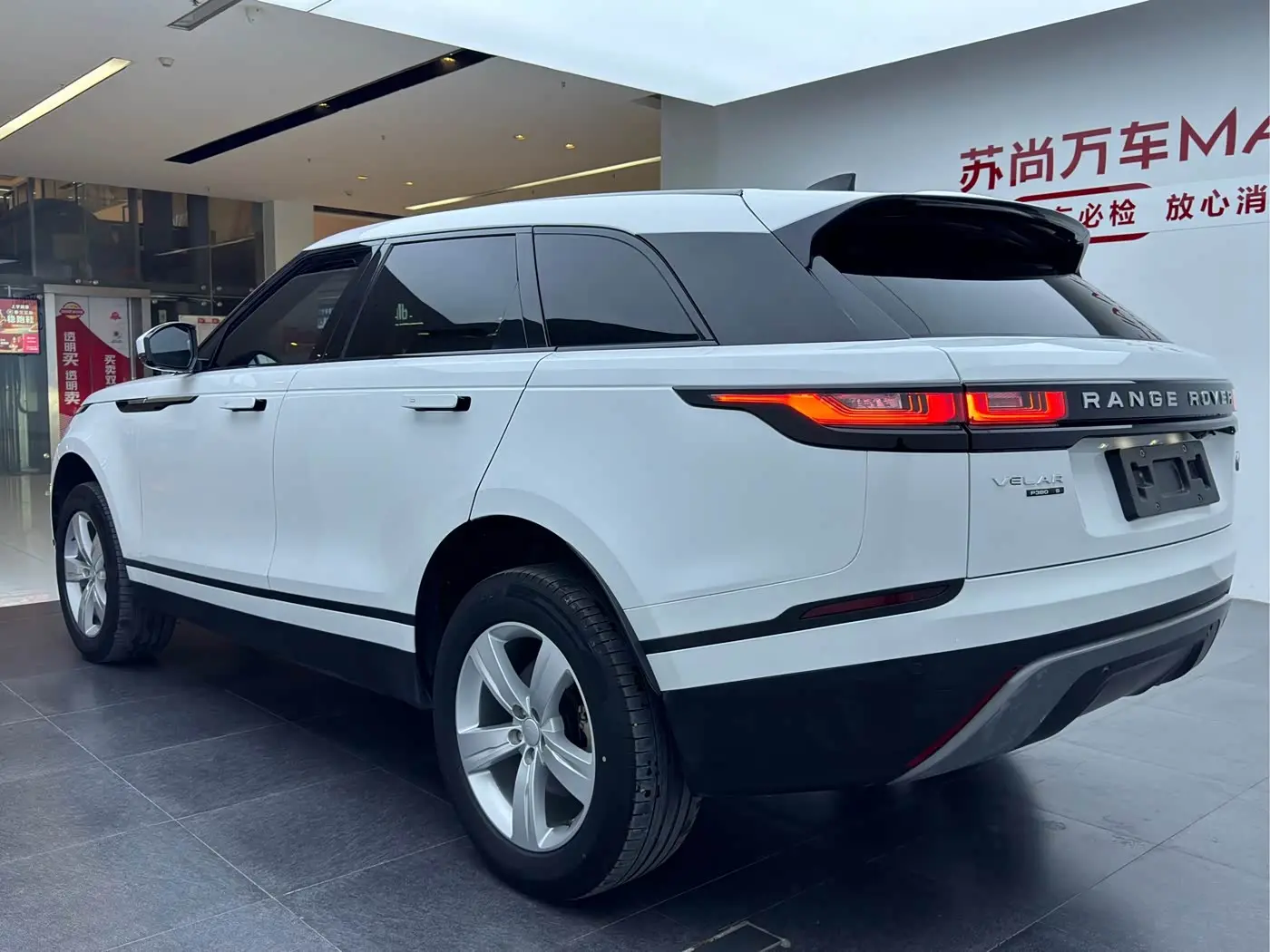 Land Rover Range Rover Velar 2018 — Фото 16/17