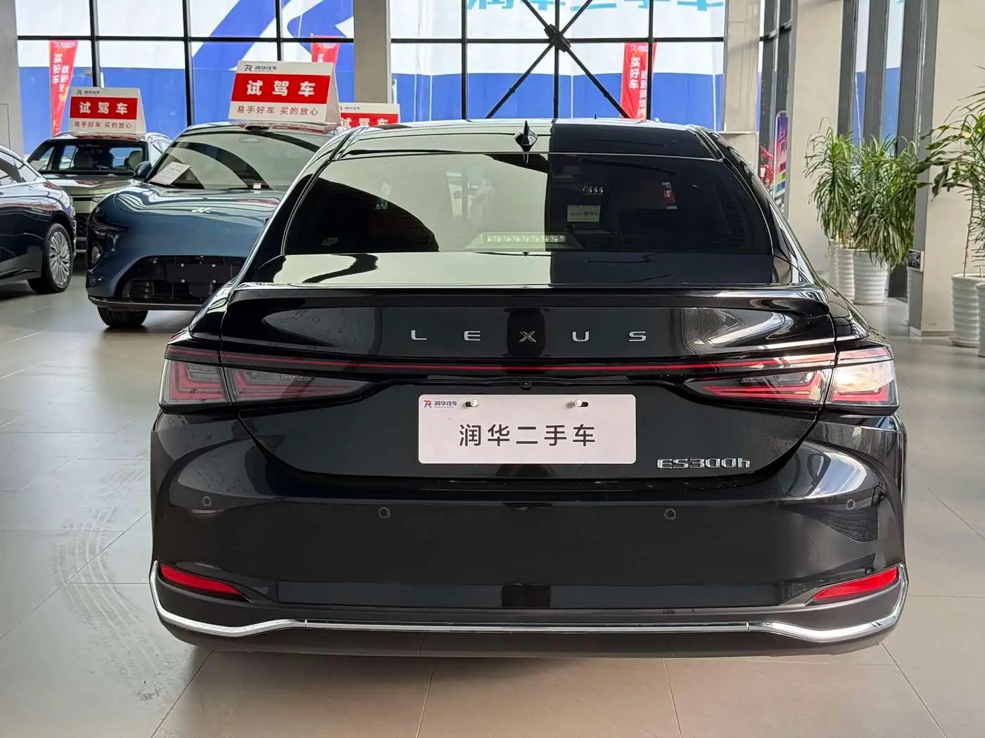 Lexus ES 2025 — Photo 4/16