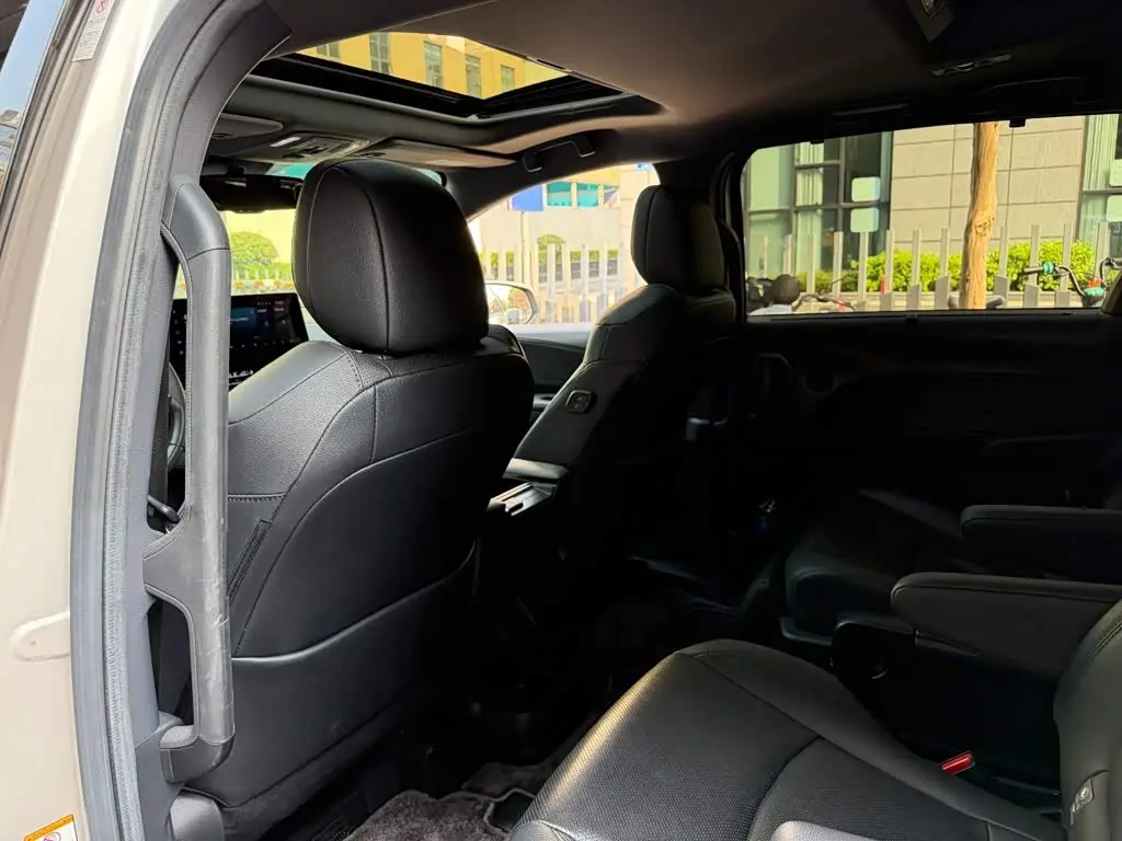 Toyota Sienna 2022 — Photo 11/14