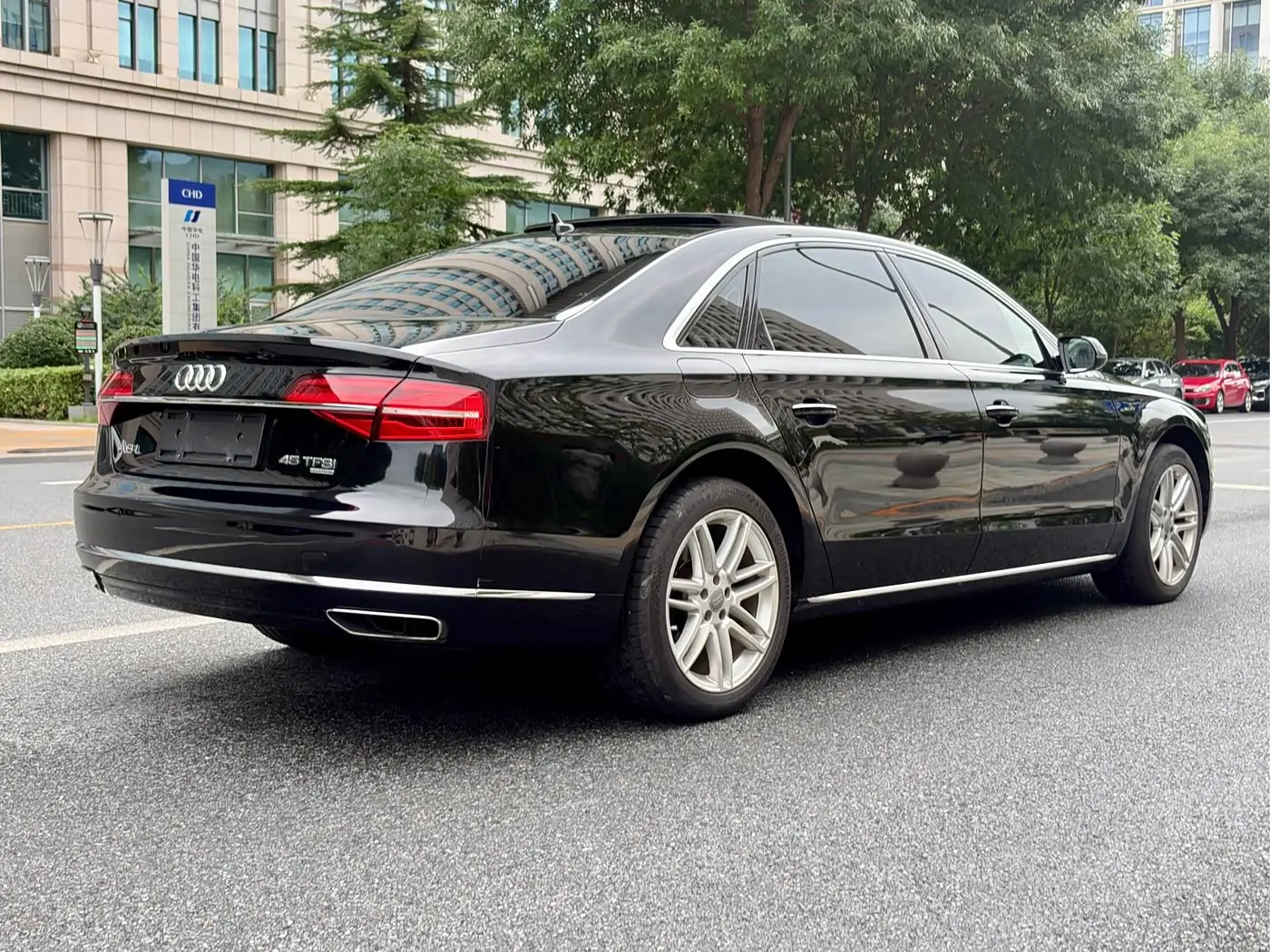 Audi A8 2017 — Фото 4/10