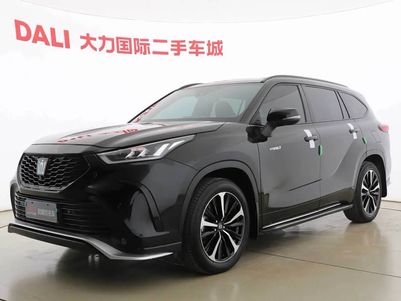 Toyota Crown Kluger 2021 — Photo 1/16
