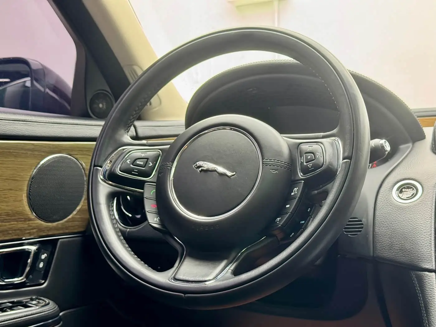 Jaguar XJ 2018 — Фото 10/17