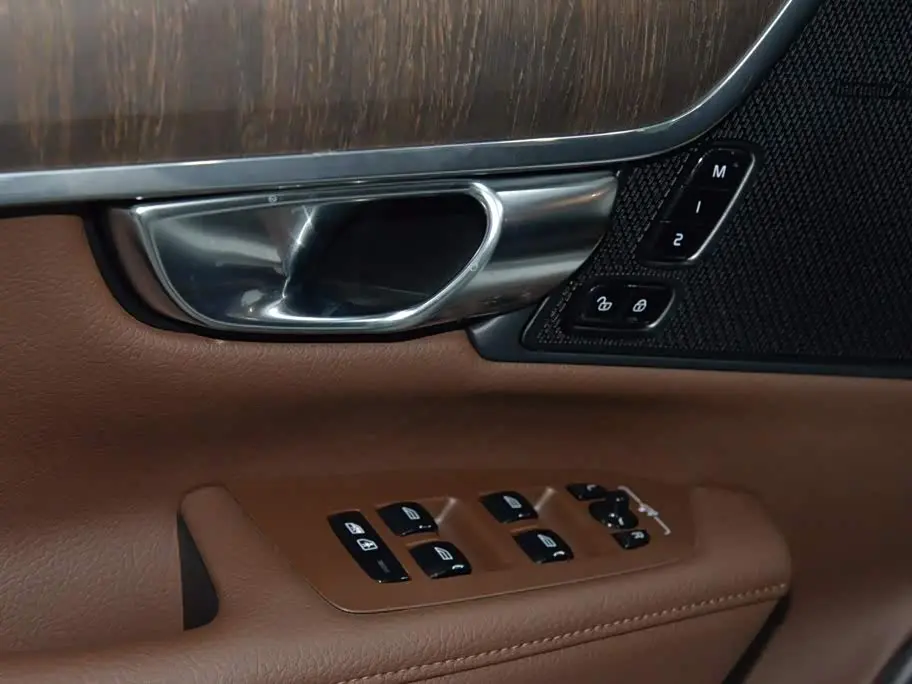 Volvo V90 2023 — Photo 6/20