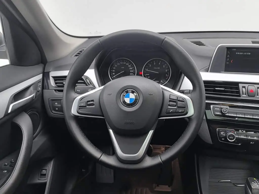 BMW X1 2018 — Фото 11/20