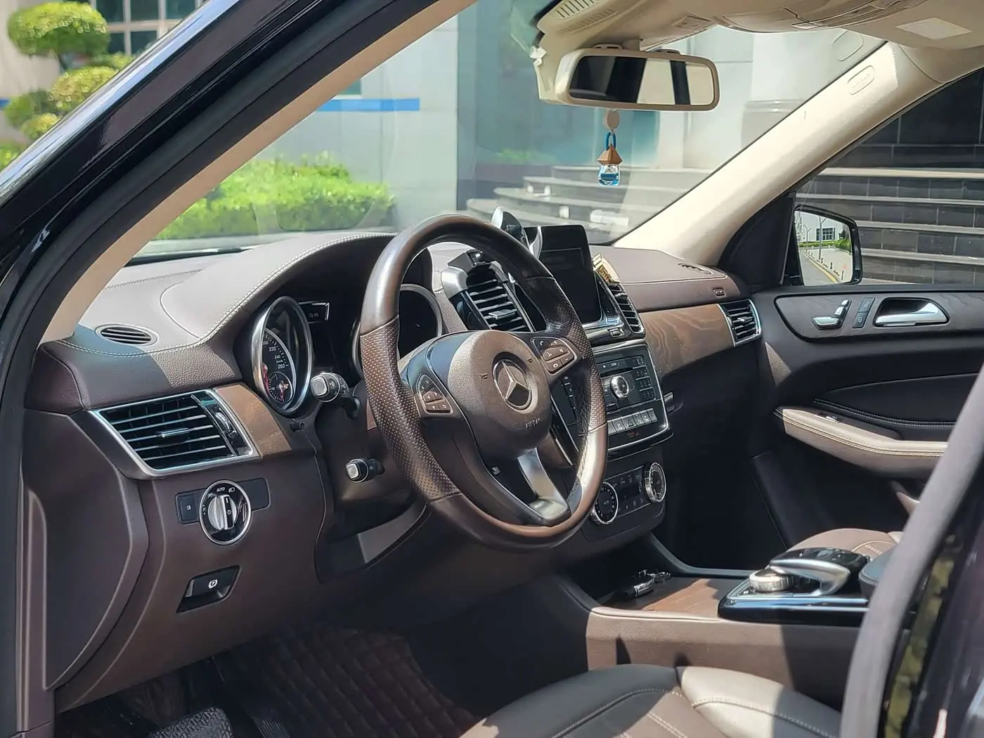 Mercedes-Benz GLE 2016 — Photo 6/15