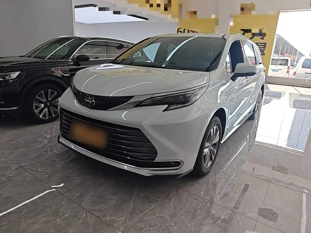 Toyota Sienna 2024 — Photo 2/20