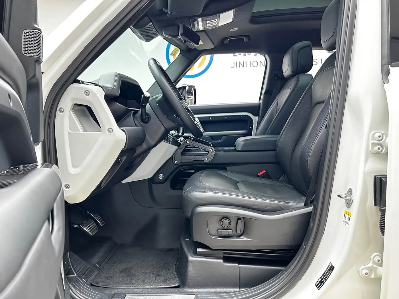 Land Rover Defender 2024 — Photo 8/20