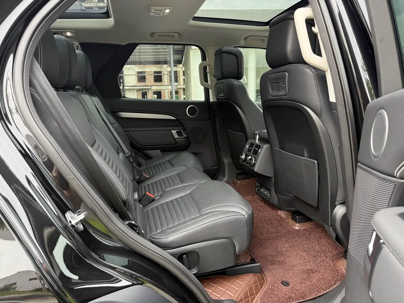 Land Rover Discovery 2022 — Şəkil 10/17