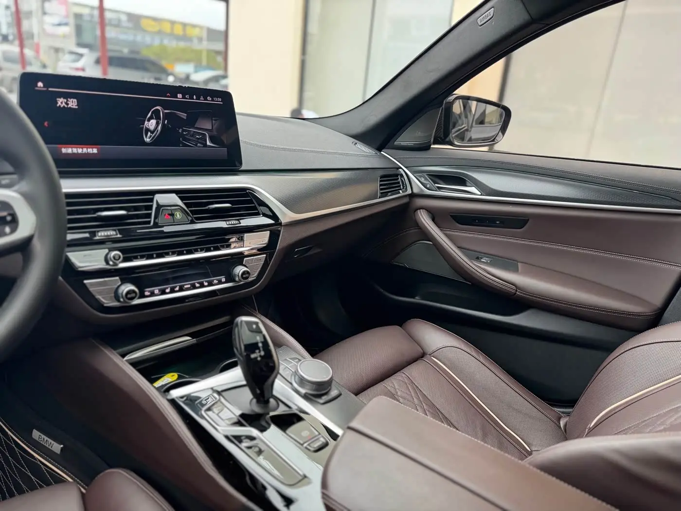 BMW 5 Series 2021 — Photo 12/19