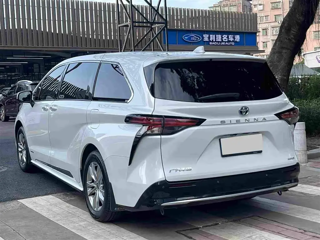 Toyota Sienna 2023 — Фото 5/20