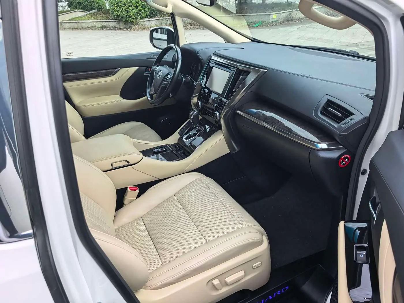 Toyota Alphard 2020 — Photo 4/13