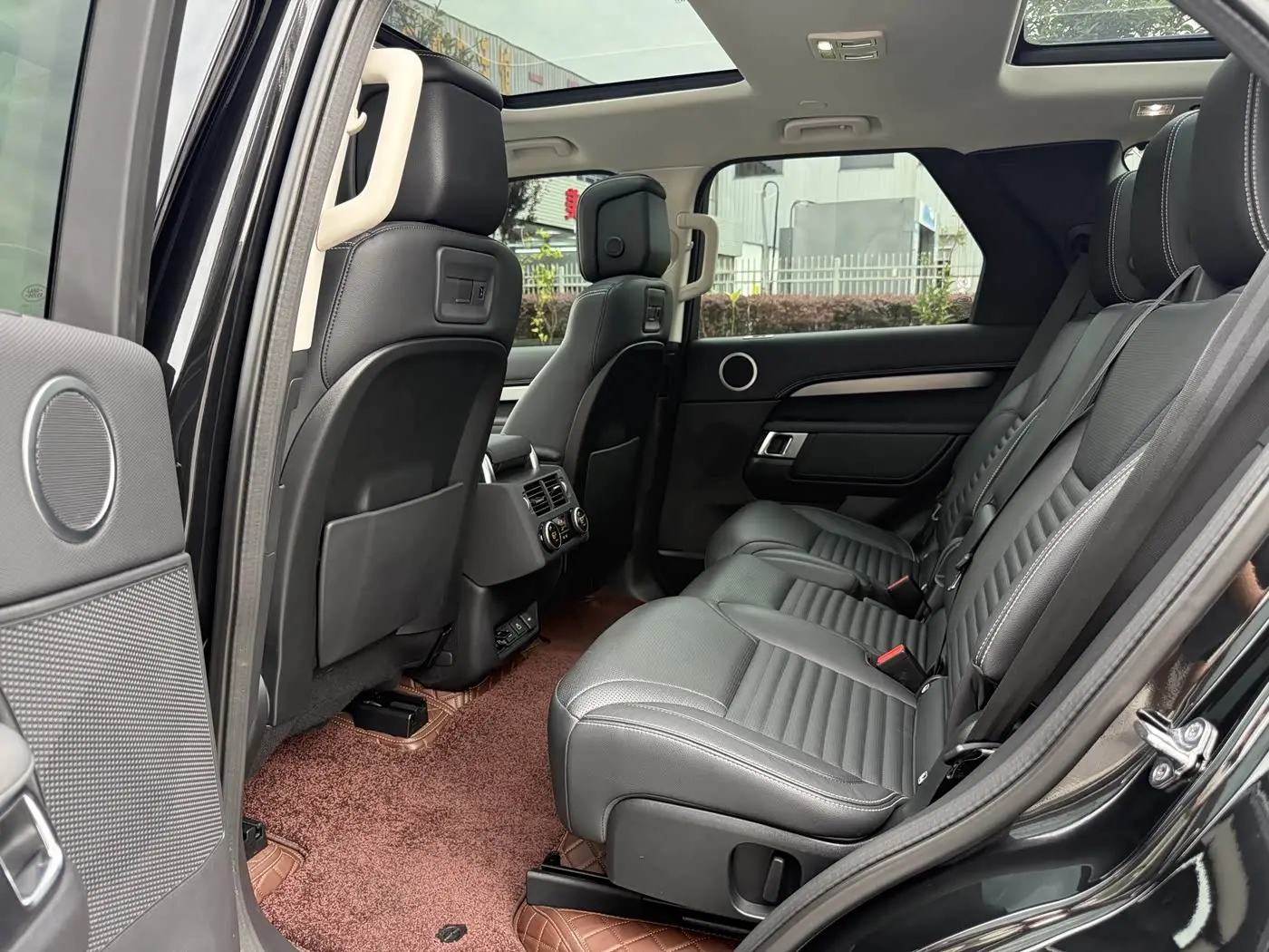 Land Rover Discovery 2022 — Şəkil 11/17