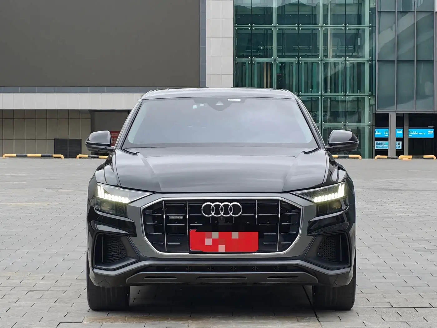 Audi Q8 2023 — Photo 2/20