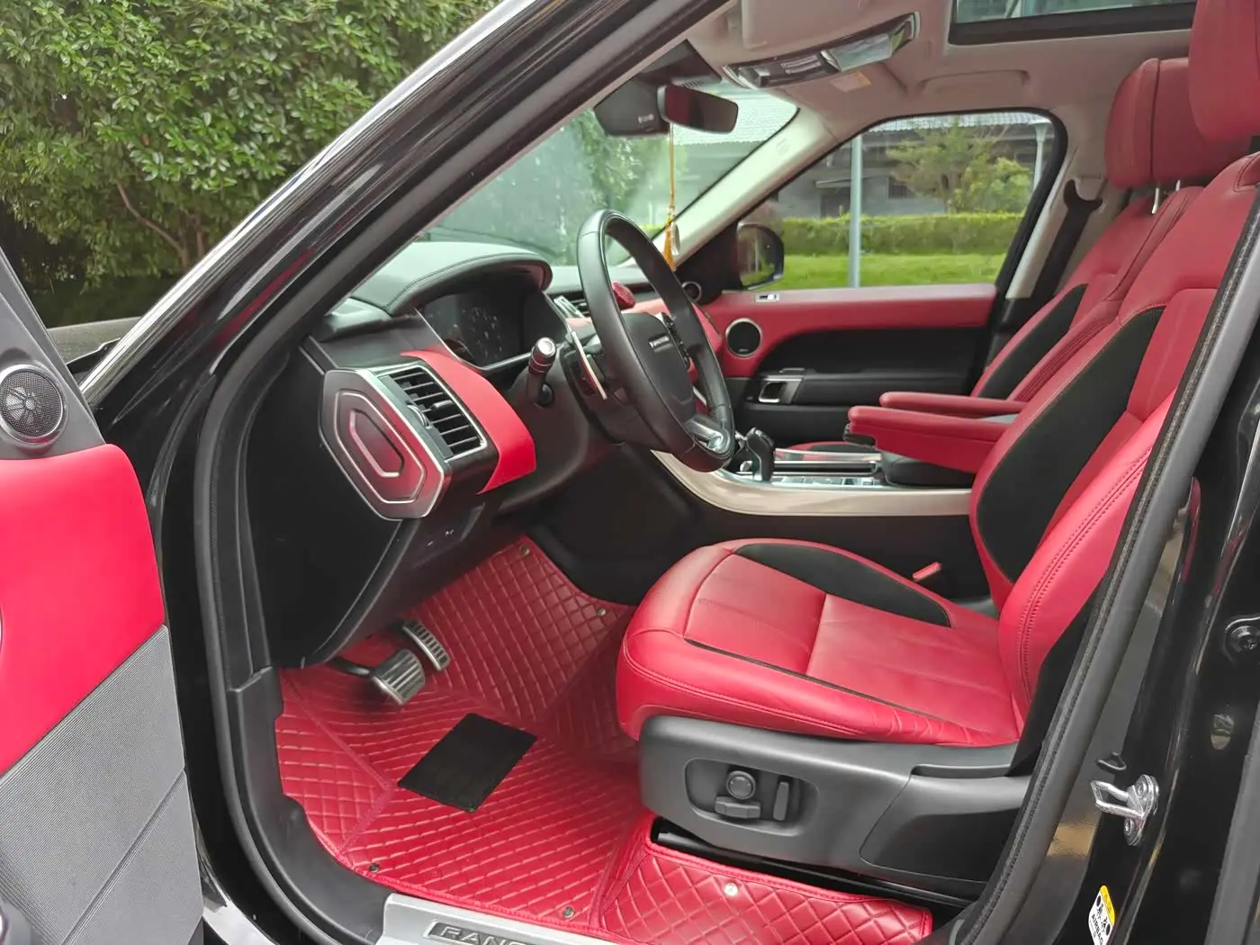 Land Rover Range Rover Sport 2022 — Photo 10/18