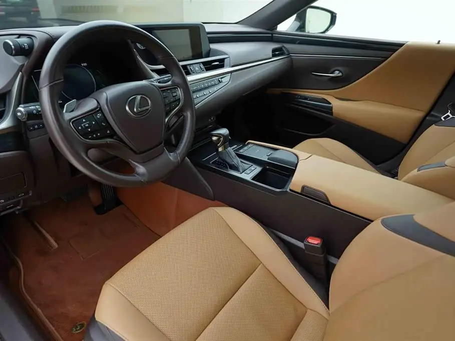 Lexus ES 2021 — Photo 10/20