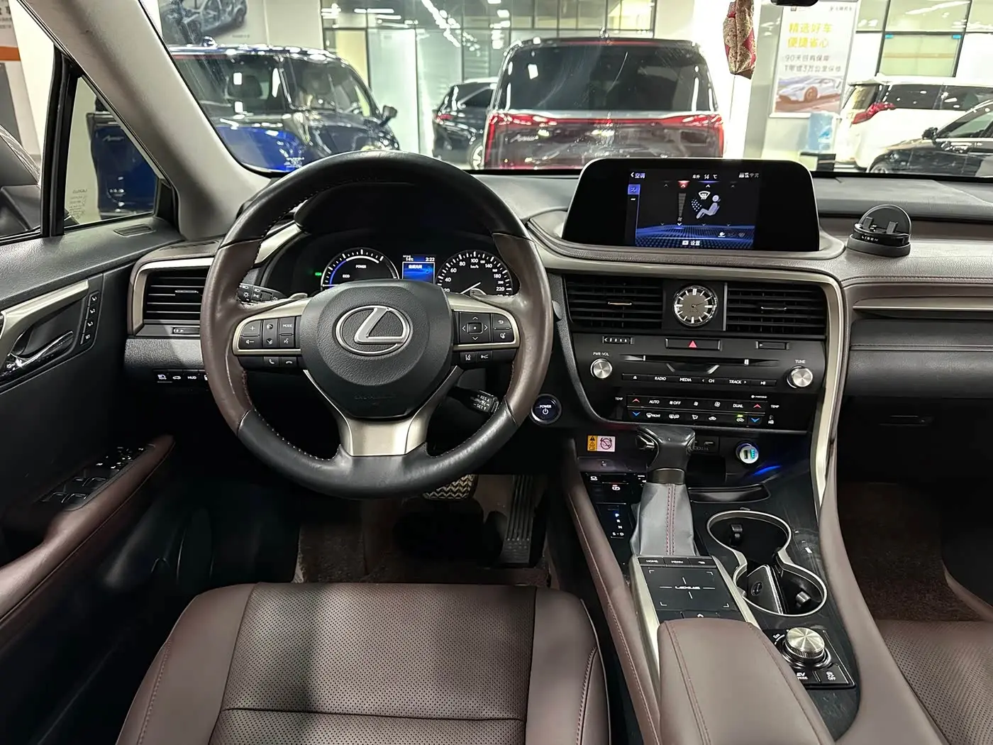 Lexus RX 2022 — Photo 13/20