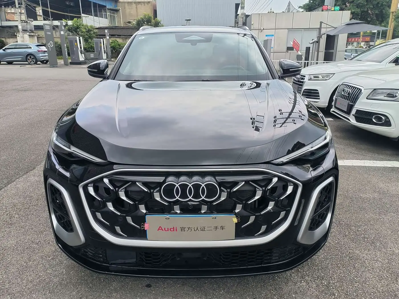 Audi Q5L 2025 — Photo 2/9
