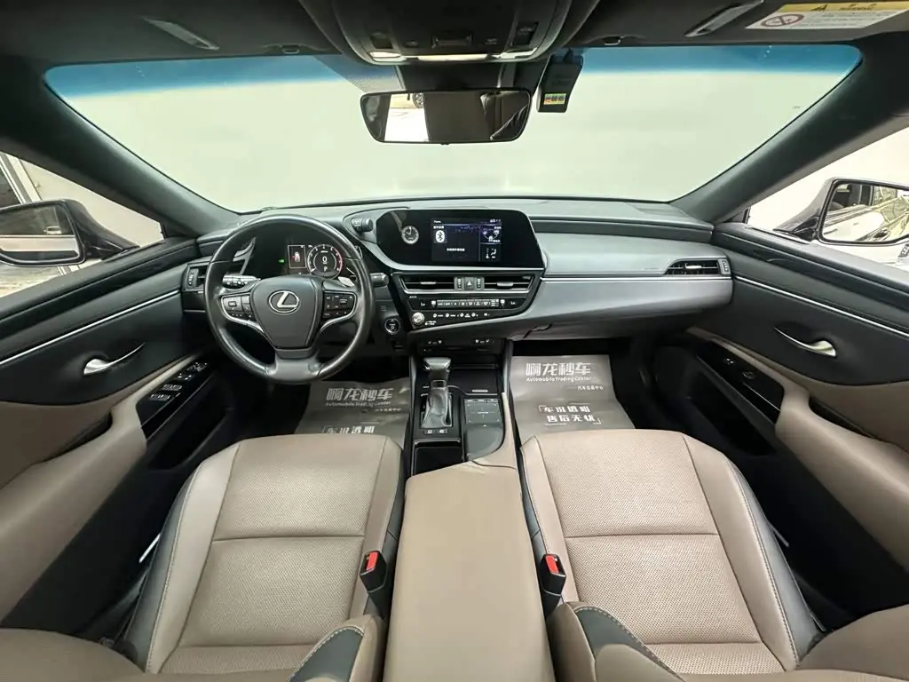 Lexus ES 2022 — Photo 6/14