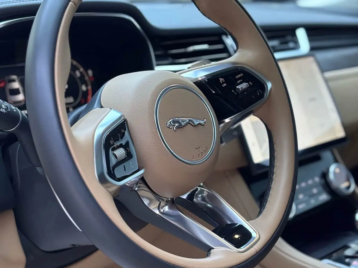 Jaguar XFL 2025 — Photo 10/20