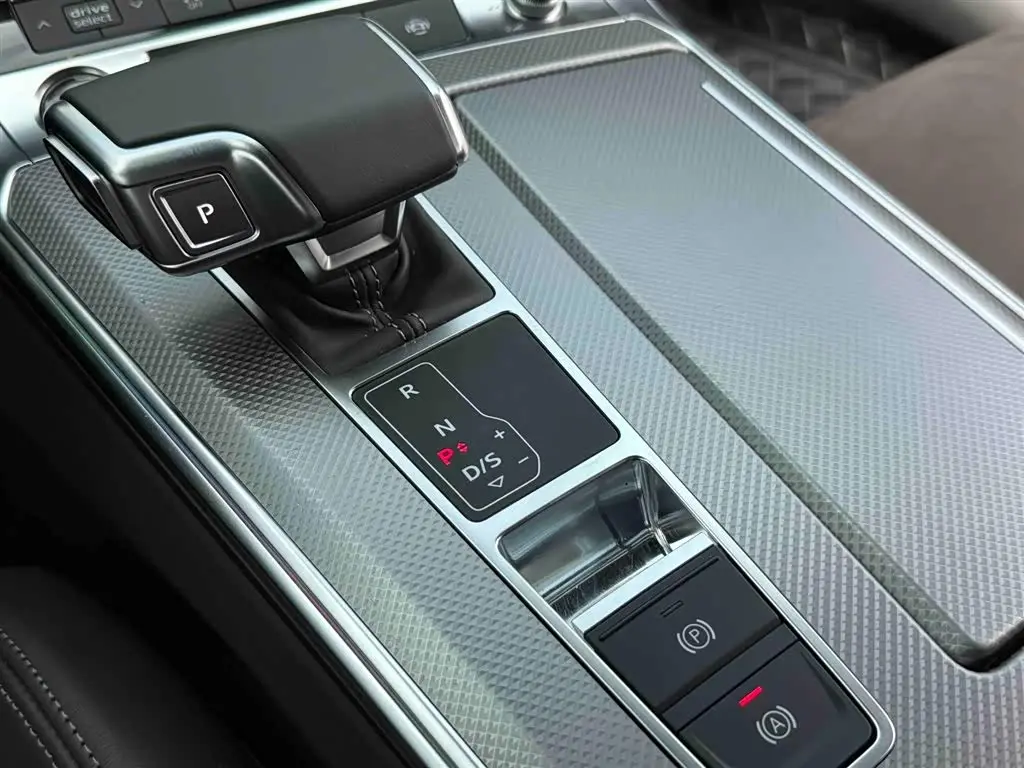 Audi A7L 2023 — Photo 16/18
