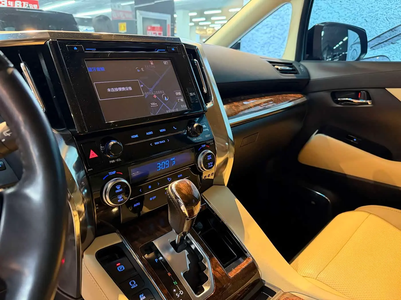 Toyota Alphard 2019 — Фото 6/16