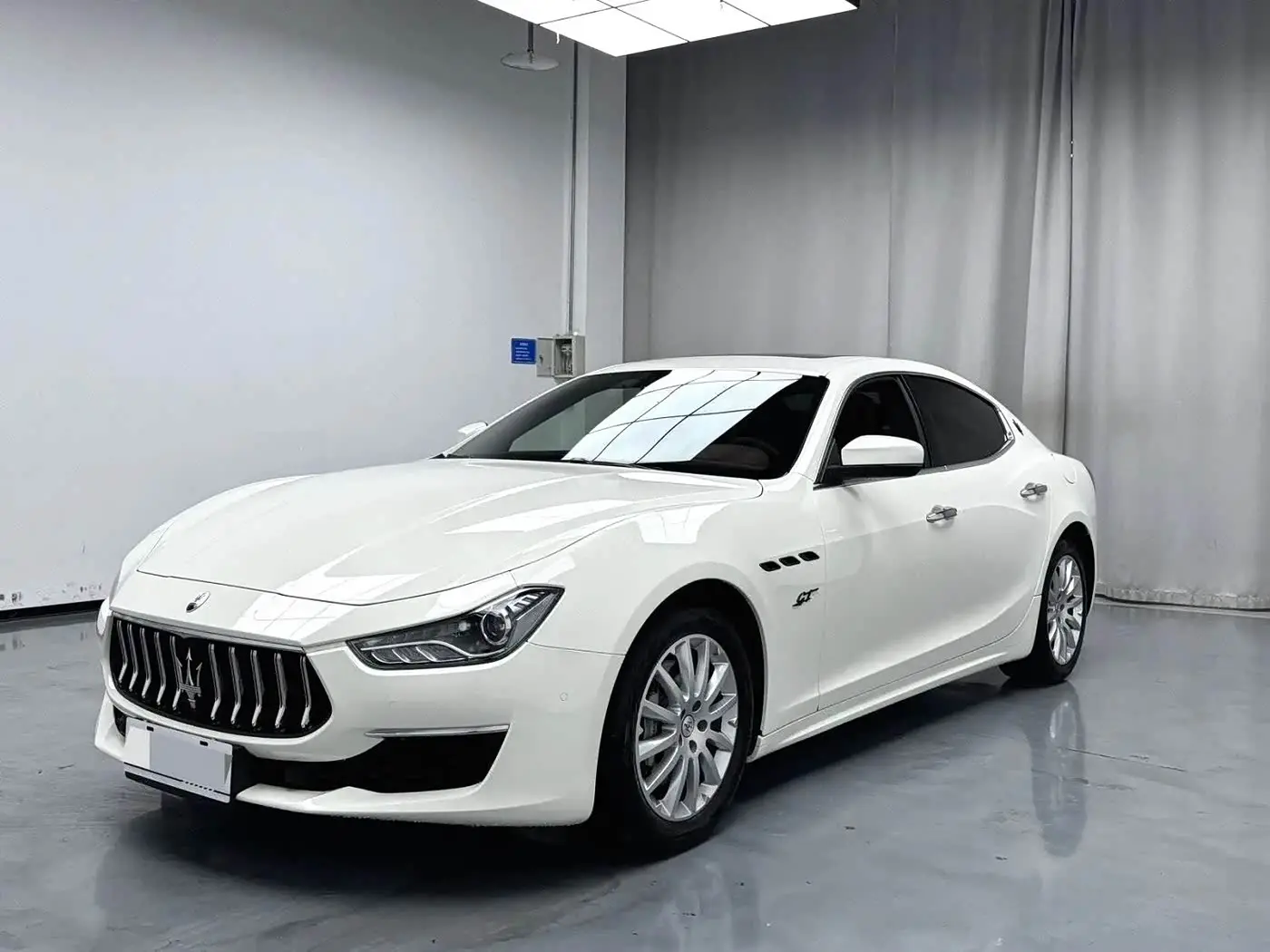 Maserati Ghibli 2022 — Фото 1/9
