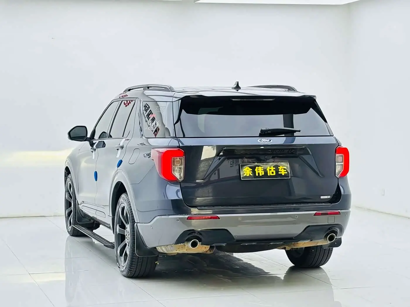 Ford Explorer 2021 — Photo 5/19
