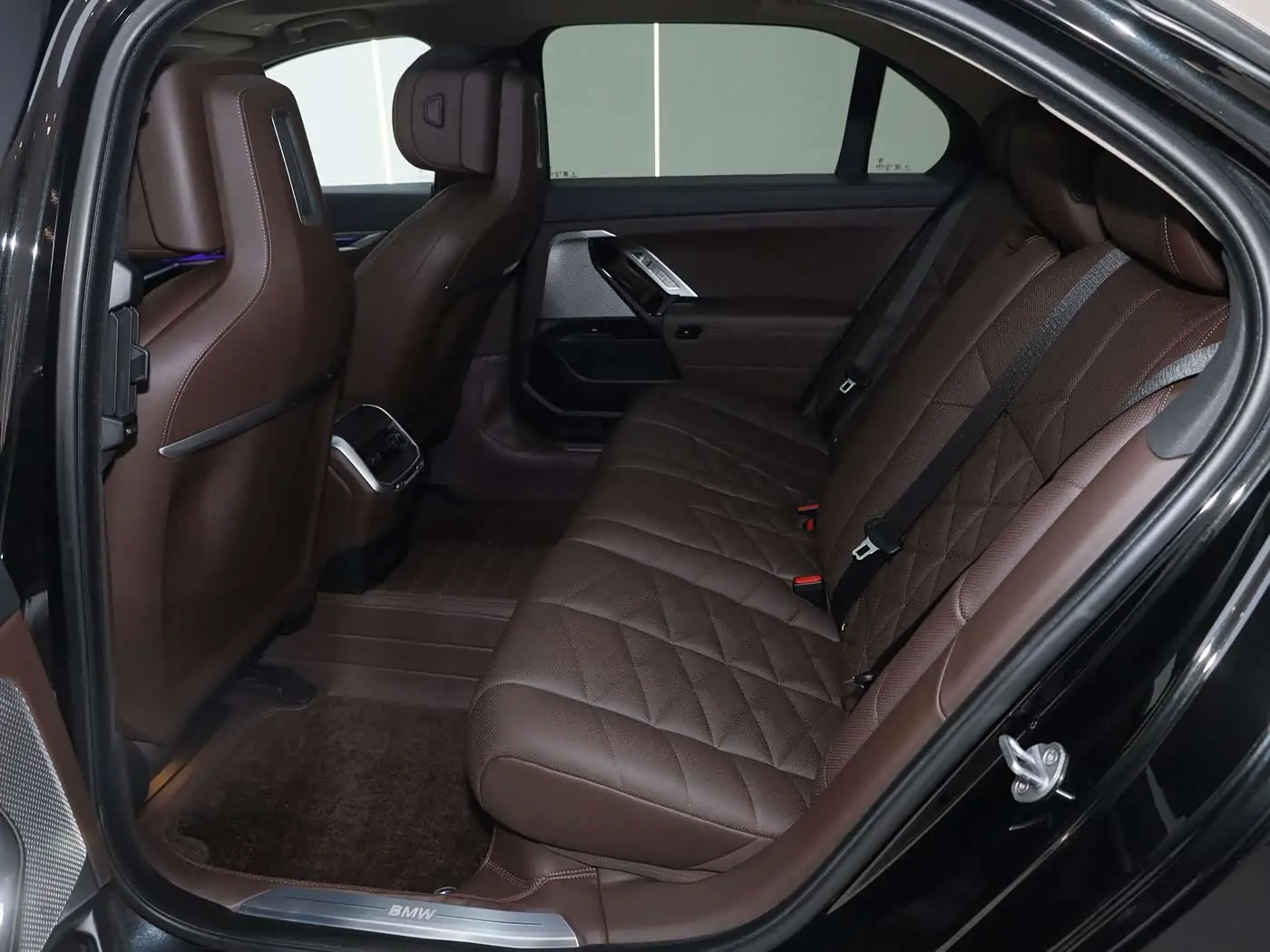 BMW 7 Series 2024 — Photo 10/15