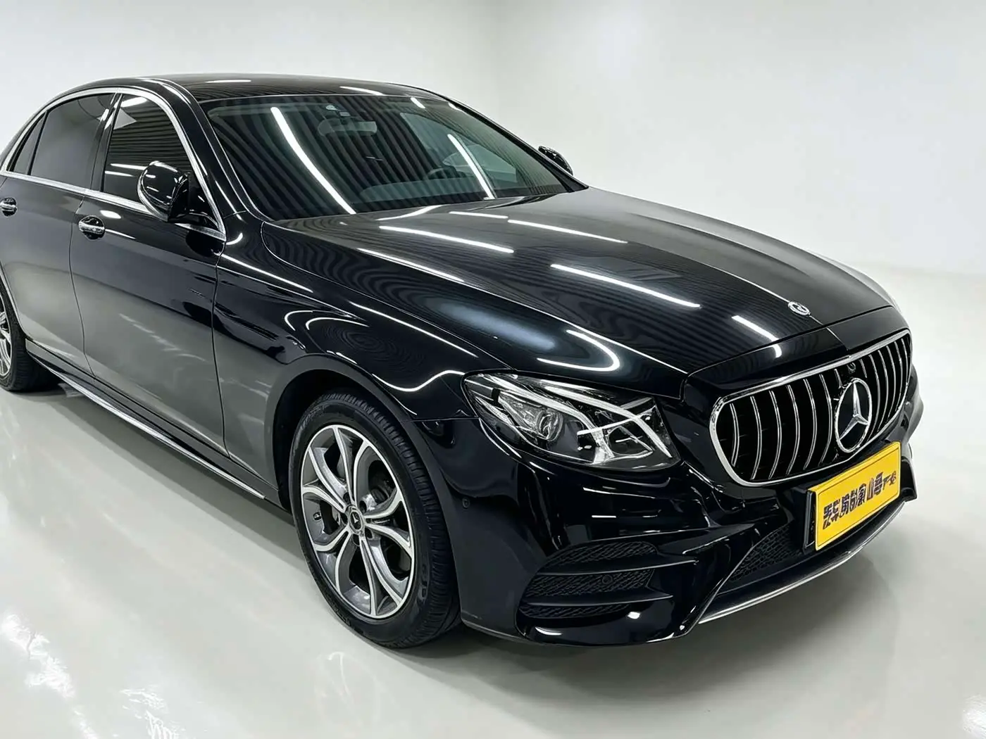Mercedes-Benz E-Class 2020 — Photo 3/9