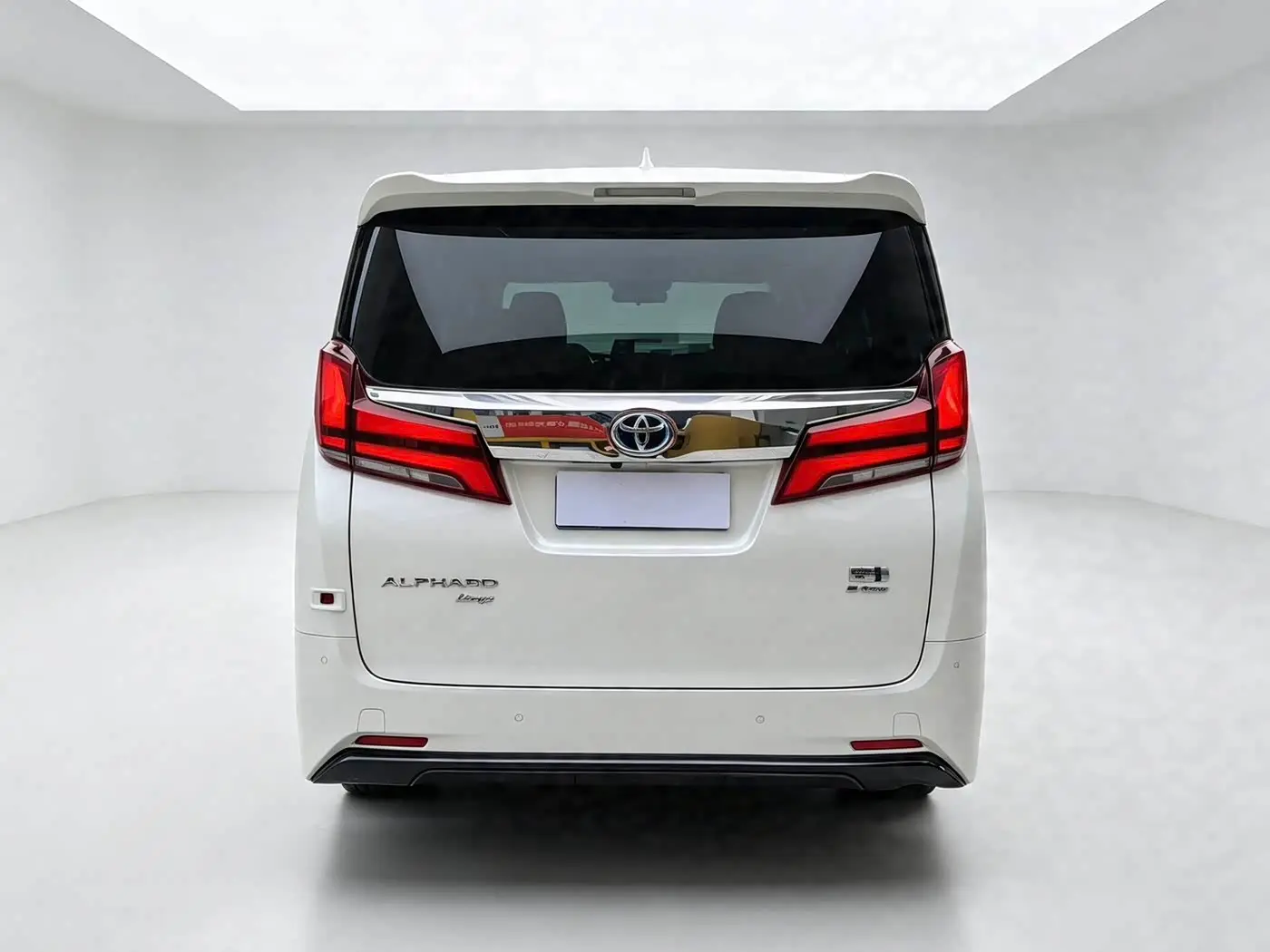 Toyota Alphard 2022 — Photo 13/13
