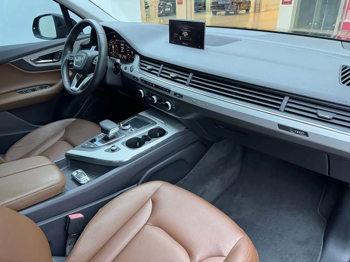 Audi Q7 2018 — Şəkil 9/18