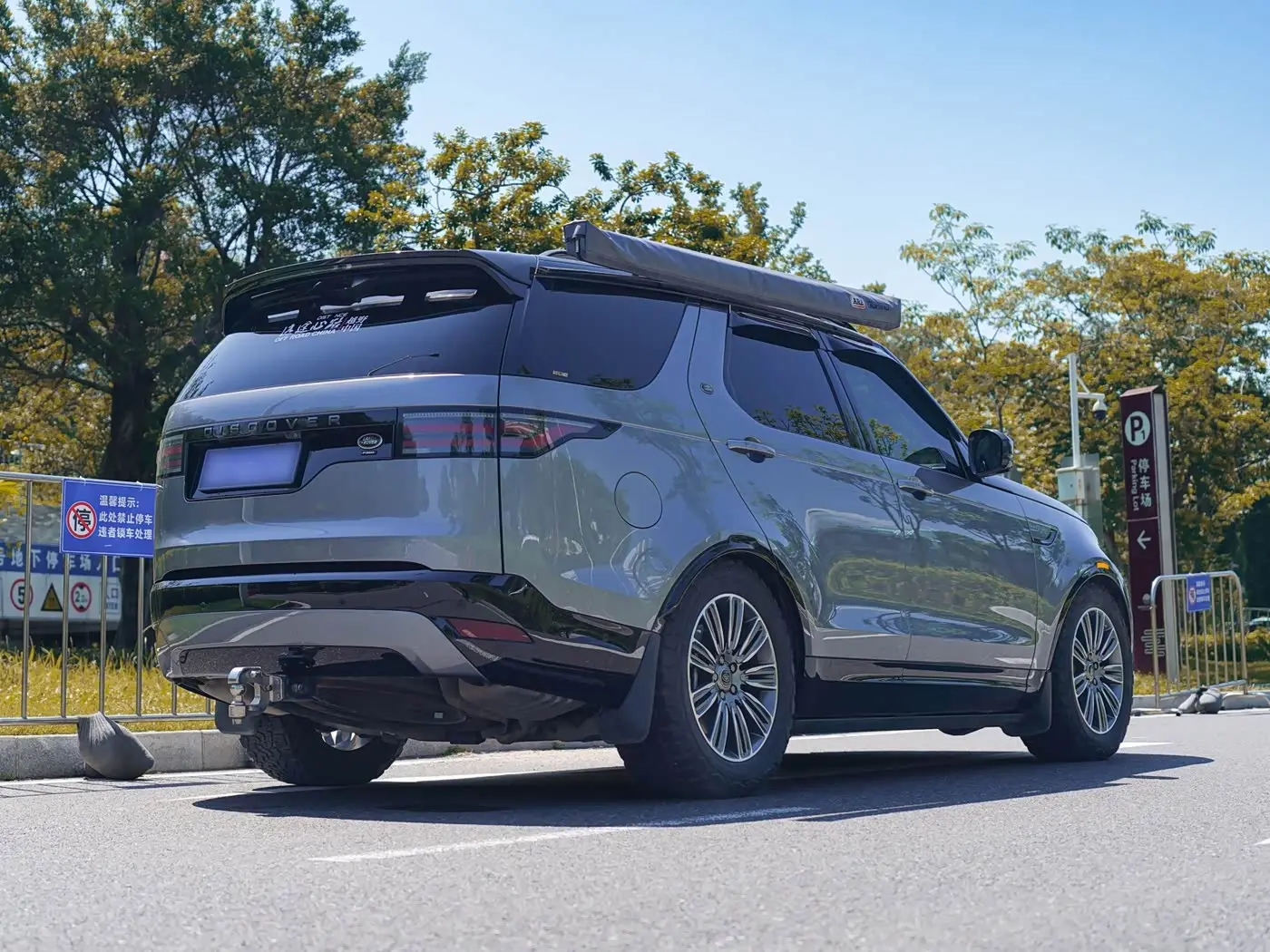 Land Rover Discovery 2022 — ფოტო 5/13