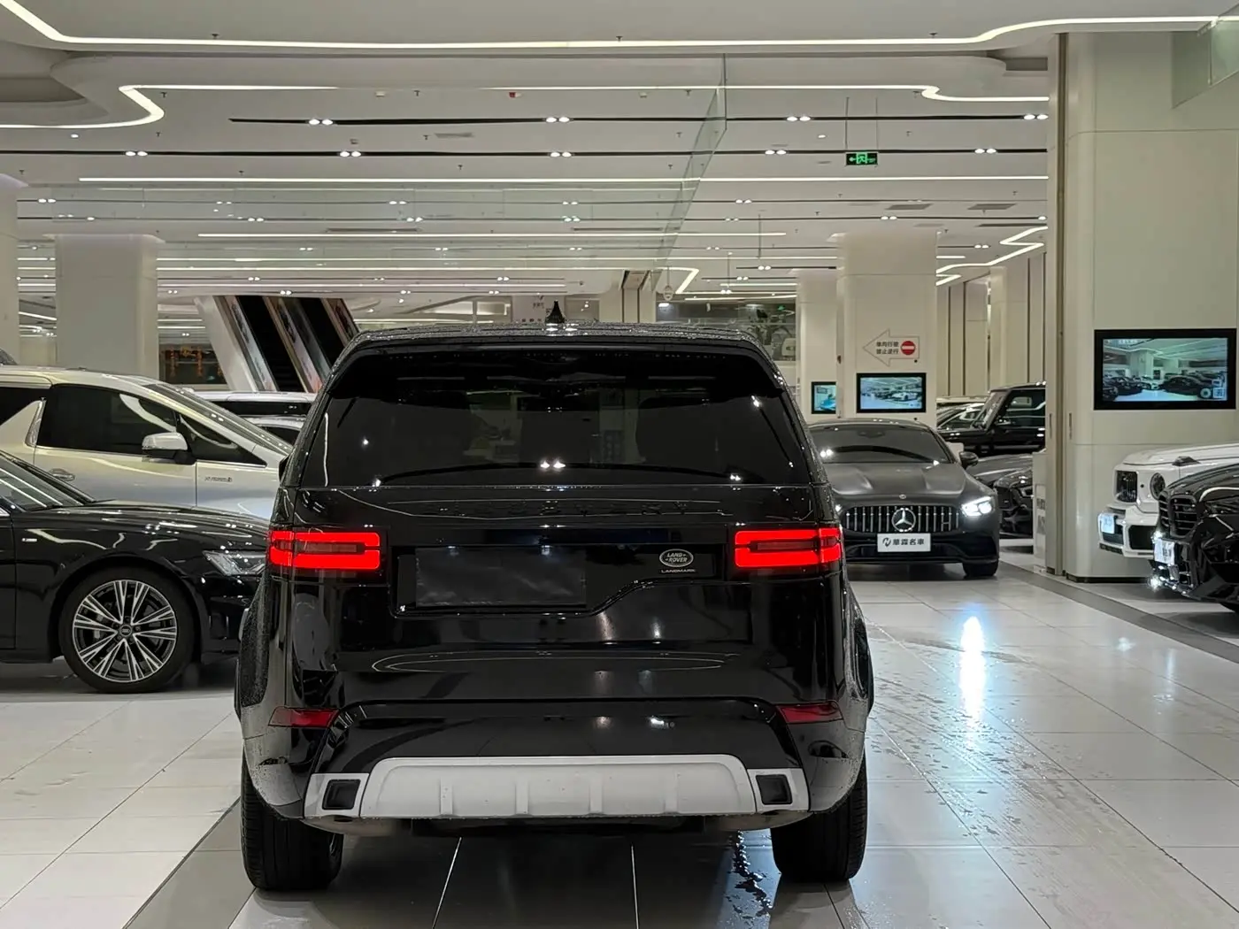 Land Rover Discovery 2021 — Photo 4/11