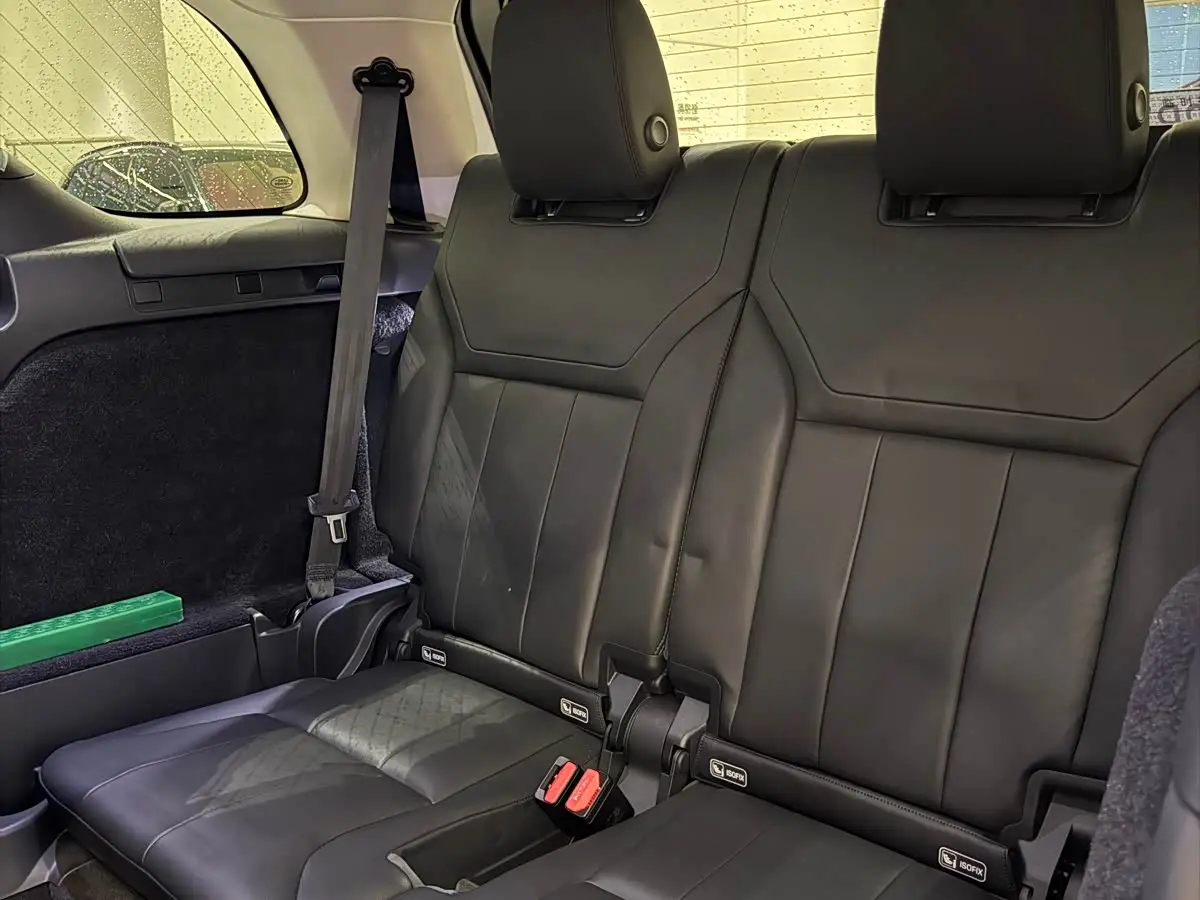 Land Rover Discovery 2021 — Photo 8/11