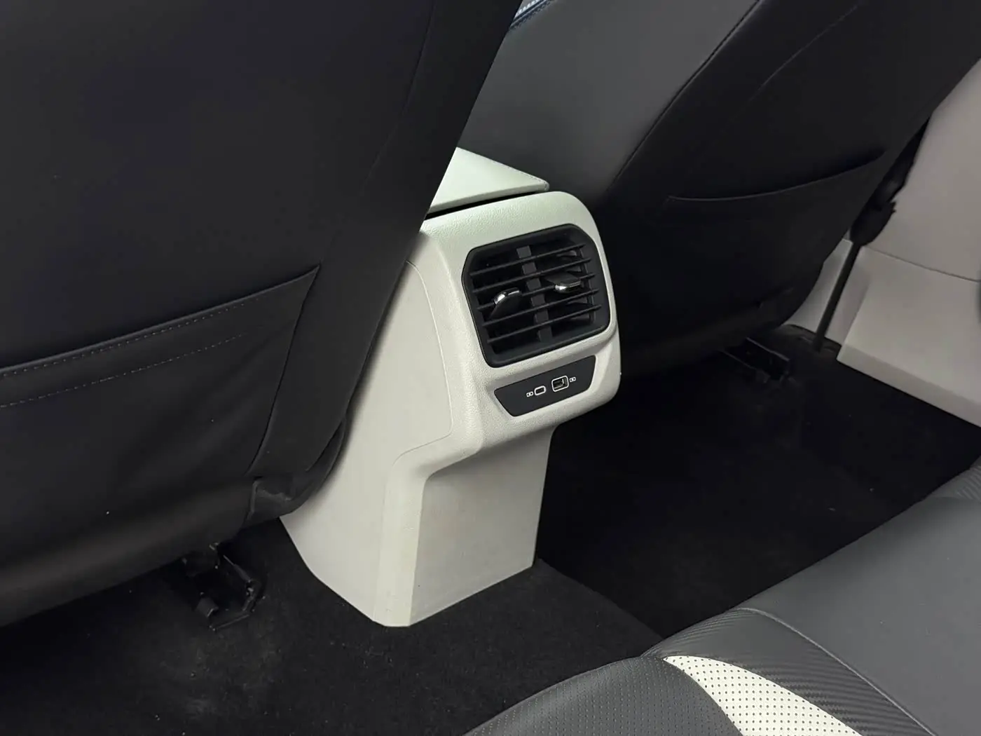 Volkswagen Lamando 2022 — Photo 9/20