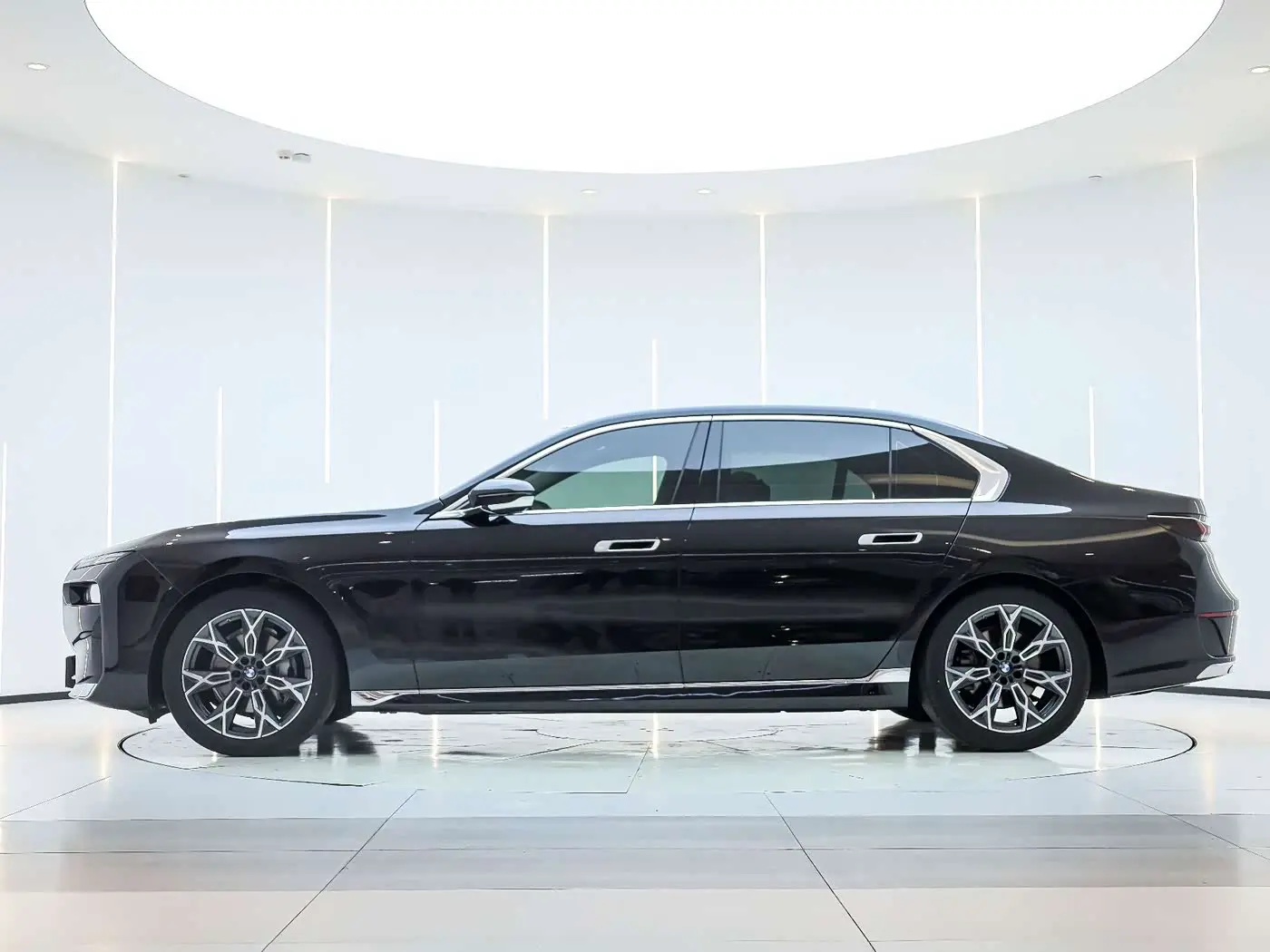 BMW 7 Series 2024 — Photo 3/15